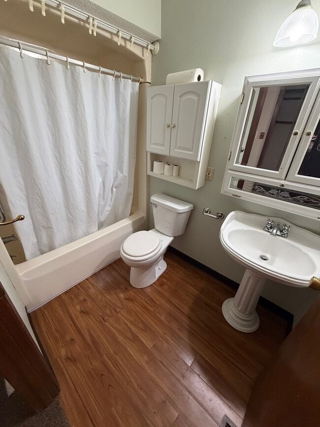 Building Photo - Spacious 4-Bedroom Home – Great Value in Des Moines!