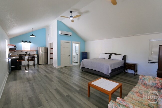 Building Photo - 201 Lovell Ave