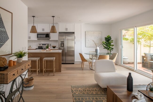 Building Photo - 1829 Forestdale Dr