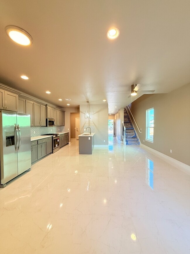 Building Photo - 621 Abadan Dr