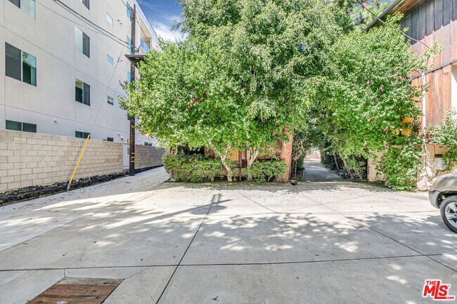 Building Photo - 11616 Chenault St