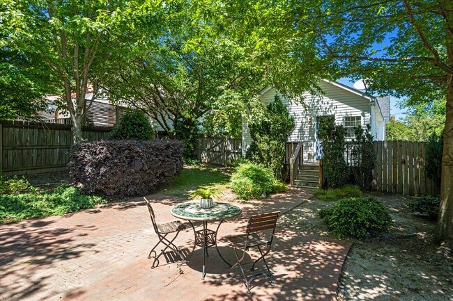 Building Photo - 406 Pershing Rd