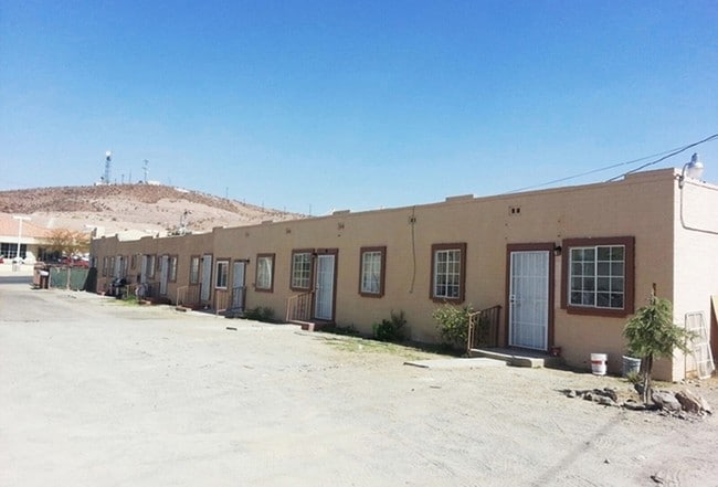 Building Photo - 720 W Main St