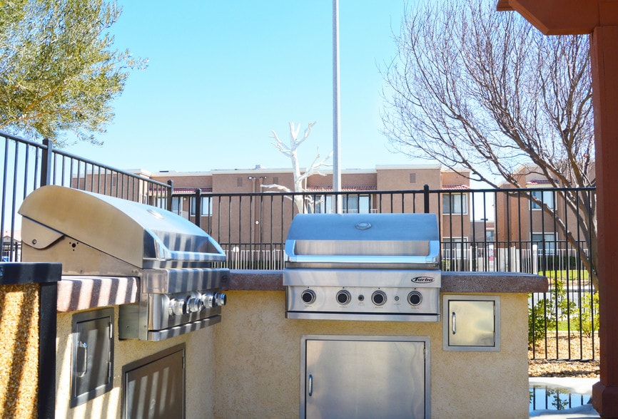 Building Photo - Riverton of the High Desert