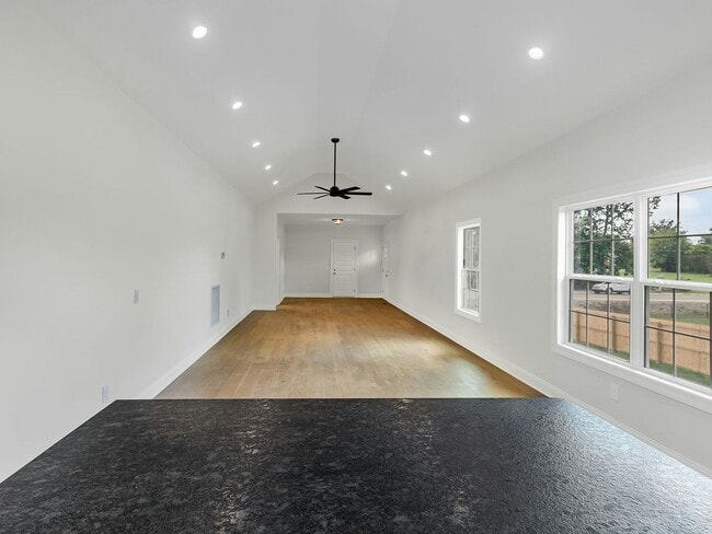 Building Photo - 303 Lee Ln