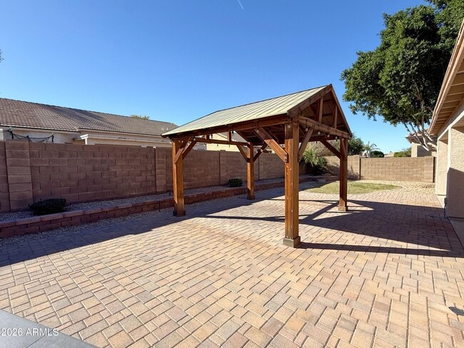 Building Photo - 235 E Smoke Tree Rd