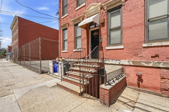 Building Photo - 554 Observer Hwy