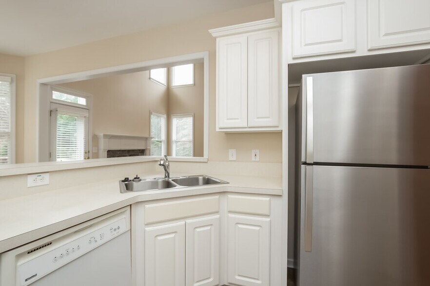 Building Photo - 3075 Woodbridge Ln