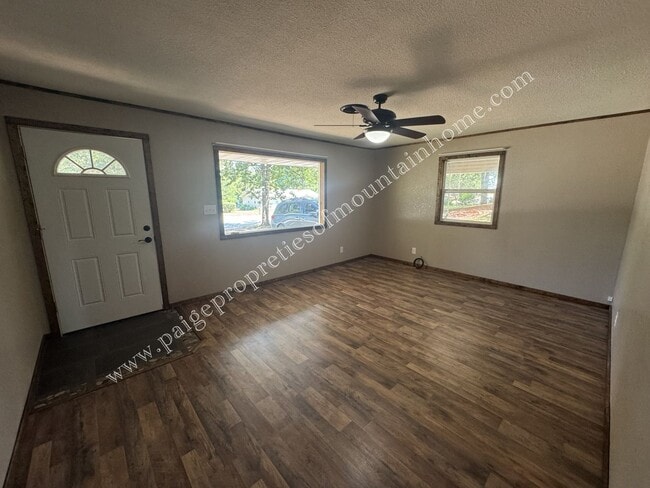 Building Photo - 1016 Kentwood Dr