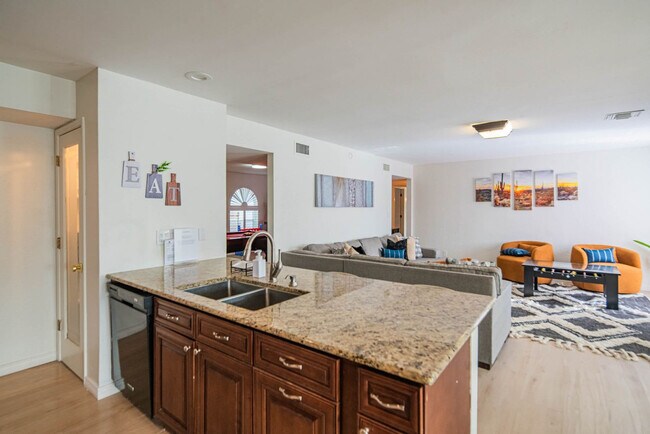 Building Photo - 6411 E Thunderbird Rd