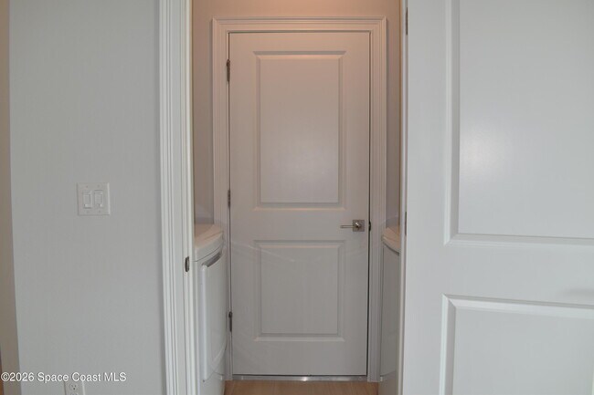 Building Photo - 406 Grove Ln