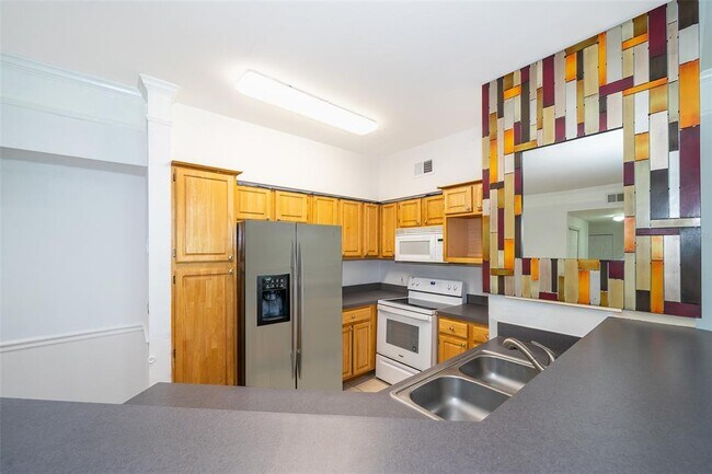 Building Photo - 6413 Astor Village Ave