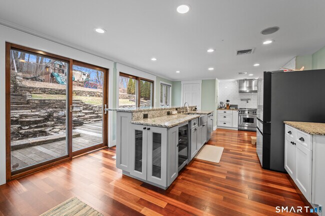 Building Photo - 297 South Rd