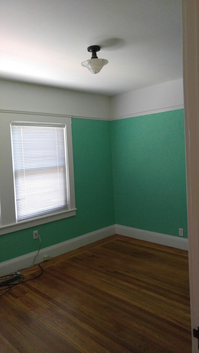 Building Photo - 28 Moss Ave