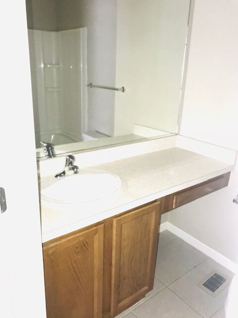Building Photo - **  MAINTENANCE FREE TOWNHOME **2 BD 2.5 BATH