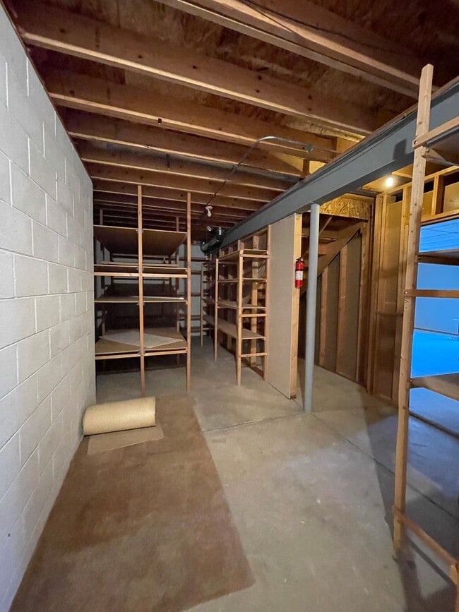 Building Photo - 17116 I St