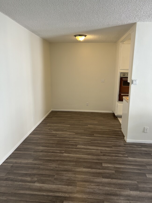 Dining Area - 123 S St Andrews Pl