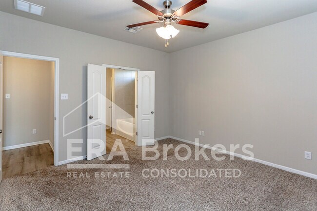 Building Photo - 4721 Highmont Dr