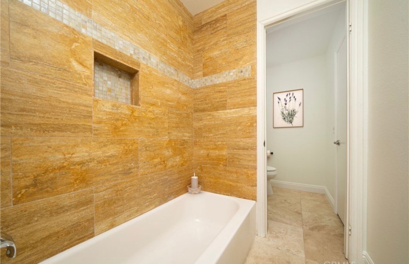 Building Photo - 25957 Via Pera