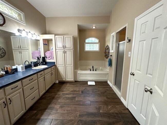 Building Photo - 100 Timber Rock Dr