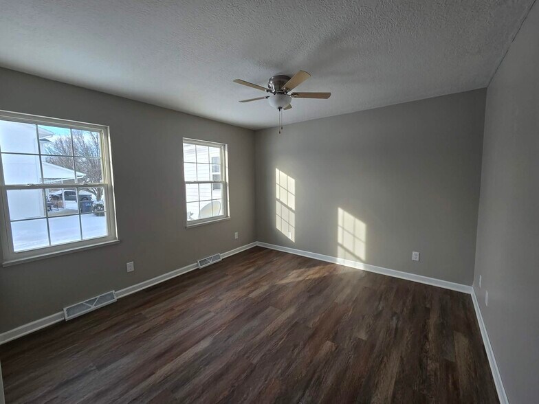 Building Photo - 1674 Ridgeview Ct