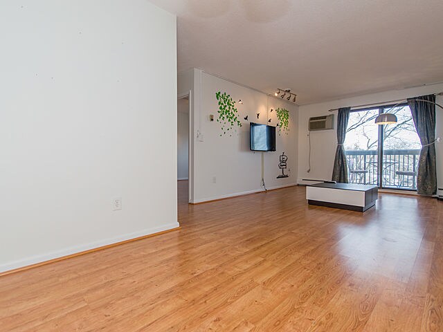 Building Photo - 164 Galen St