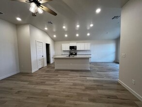 Building Photo - 2028 Cottonwood Ave