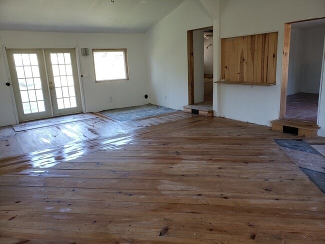 Building Photo - Available Now! Rent this 6 bedroom, 1 bathroom Home in Gaston!