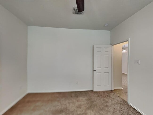 Building Photo - 18475 Sunrise Pines Dr