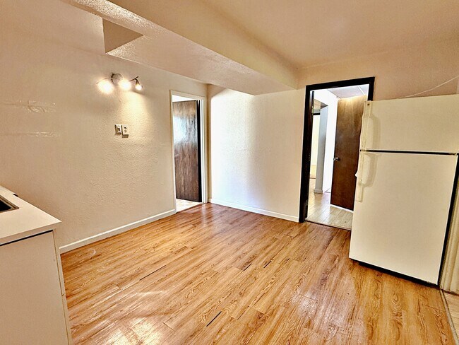 Building Photo - 2746 SE 73rd Ave