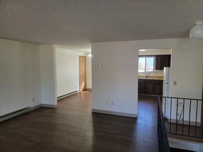 Building Photo - 819 S Felts Rd