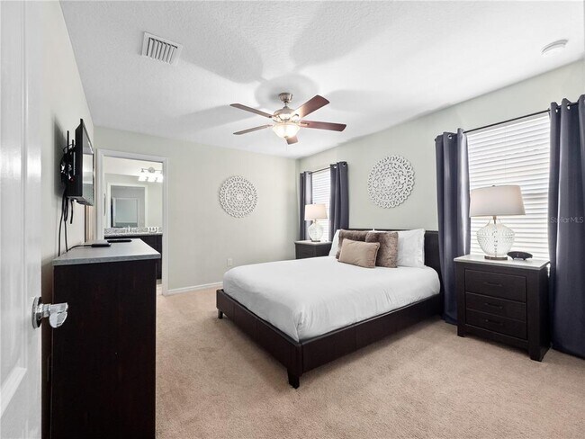 Building Photo - 8825 Rhodes St