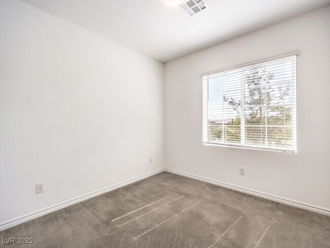 Building Photo - 20 Barbara Ln