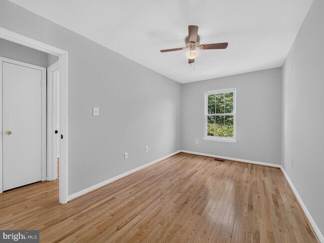 Building Photo - 15057 Cherrydale Dr