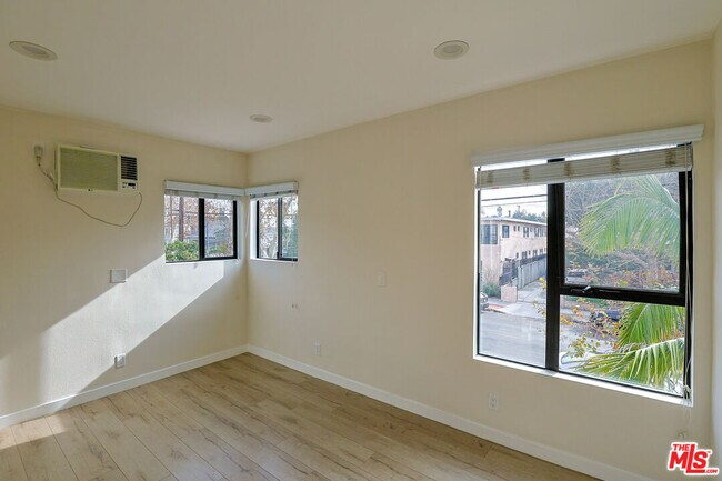 Building Photo - 1277 W 23rd St