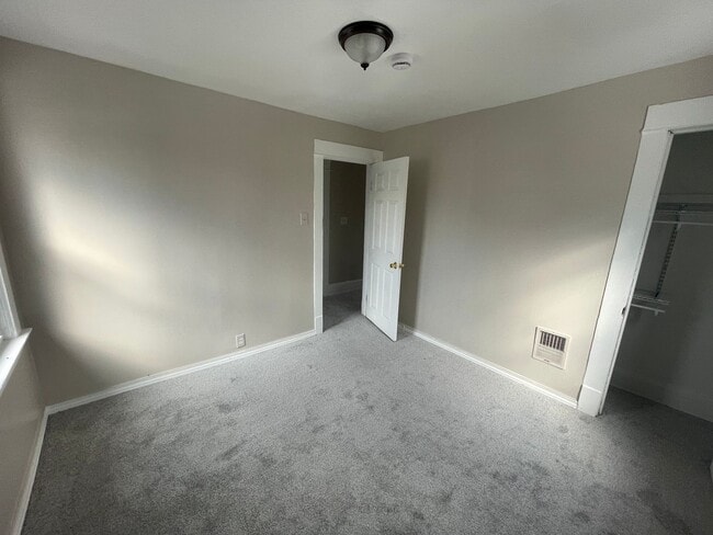 Building Photo - Section 8 & EDEN Accepted – Move-In Ready Comfort for Your Next Chapter in Cleveland!