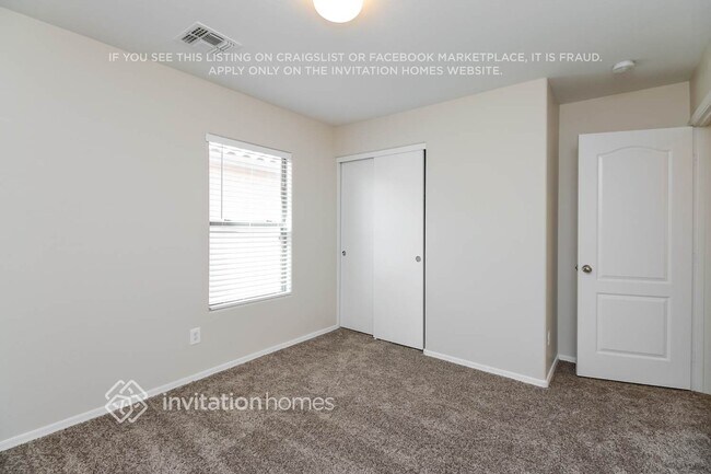 Building Photo - 7811 S 63rd Dr