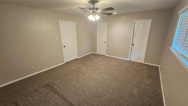 Building Photo - 7322 Ridge Oak Dr