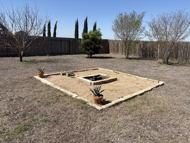 Building Photo - 1252 Violet Ln