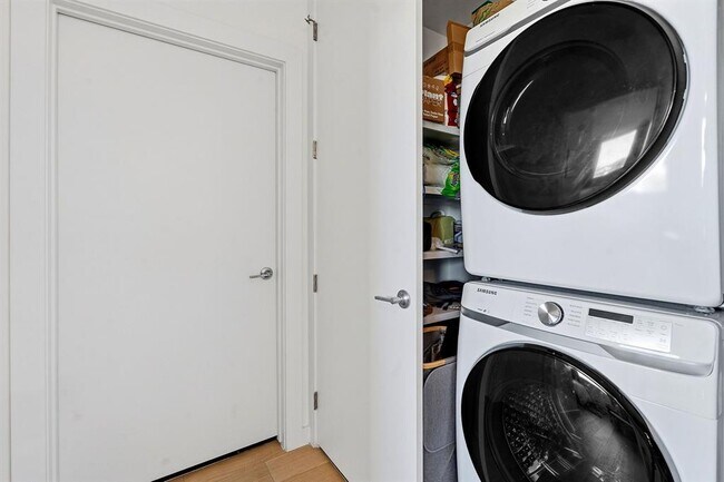 Building Photo - 900 S 1st St