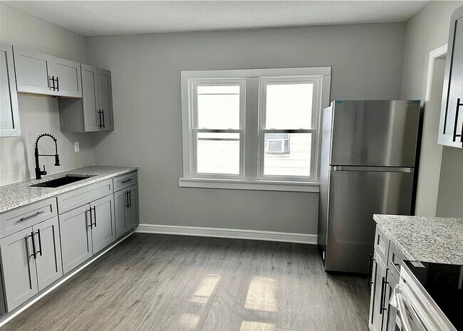 Building Photo - 64th,E.4072