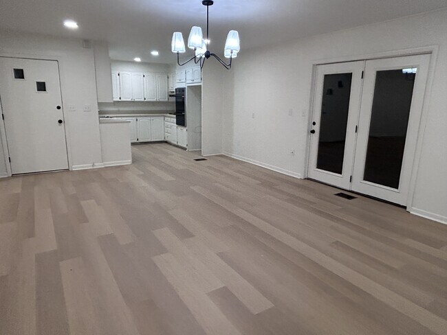 Building Photo - 103 Cottonwood Ave