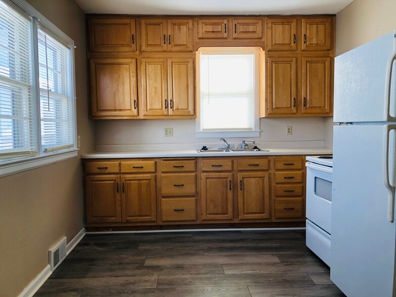 Kitchen - 306 Commercial St