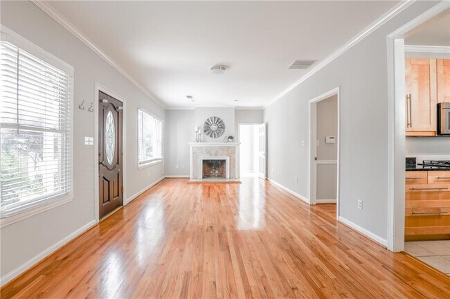 Building Photo - 507 Boulevard NE