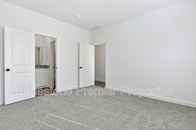 Building Photo - 718 W Texas St