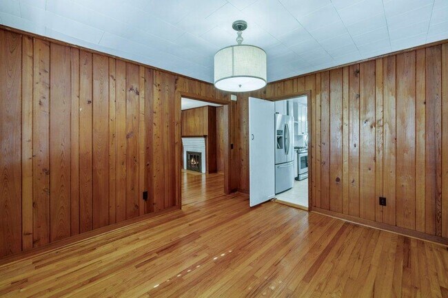 Building Photo - 1142 Old Fort Dr