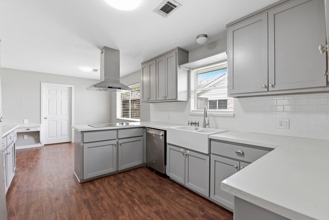 Building Photo - 7215 Ridge Oak Dr