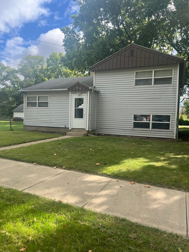 Primary Photo - 2622 Hanson St