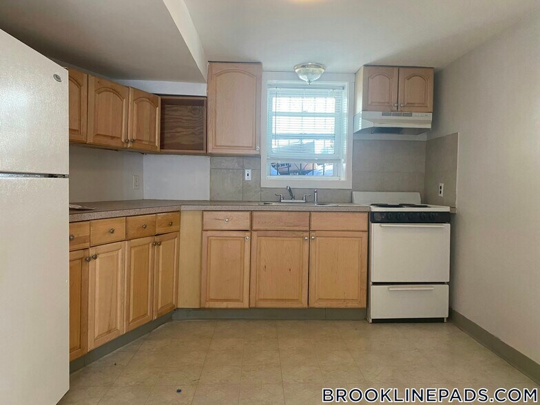 Building Photo - 211 St Paul St