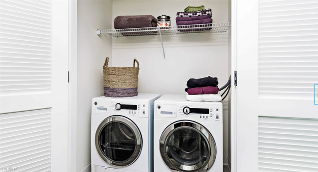 Building Photo - 503 Congress St